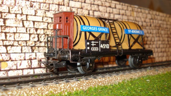 Wagon bi-foudre avec vigie de garde-frein