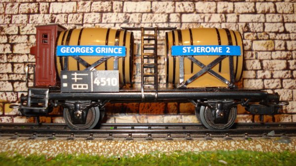 Wagon bi-foudre avec vigie de garde-frein