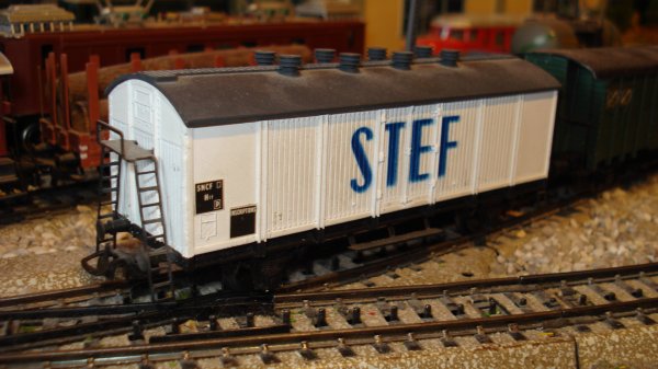 Voici un "tout métal" et une "plastico-métallique"