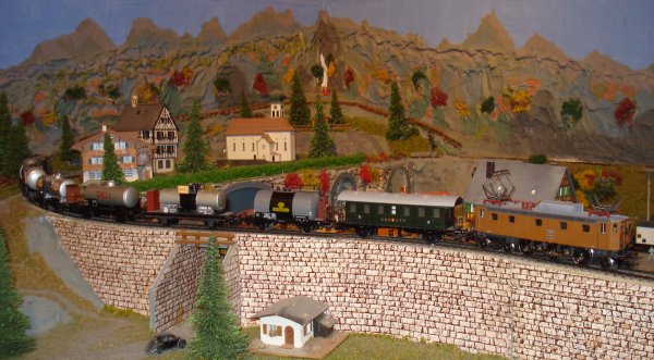 Ae 3/6 II 10460 bis, mais cette fois en tte de trains marchandises typiques et attachants !