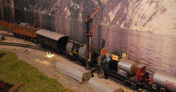 Ae 3/6 II 10460 bis, mais cette fois en tte de trains marchandises typiques et attachants !