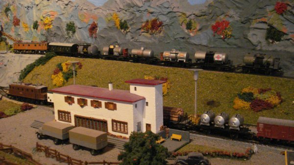 Ae 3/6 II 10460 bis, mais cette fois en tte de trains marchandises typiques et attachants !