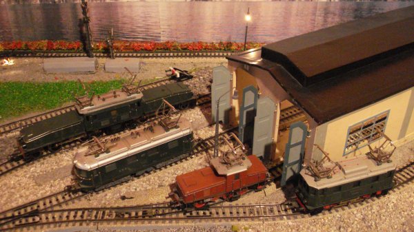 On continue avec la trilogie des locomotives suisses + la E 6302 brune de la DB (explication dans le chapitre d'introduction "Les preuves de ce Mrklin...")