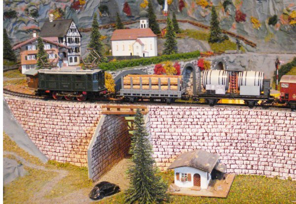 On continue avec la trilogie des locomotives suisses + la E 6302 brune de la DB (explication dans le chapitre d'introduction "Les preuves de ce Mrklin...")