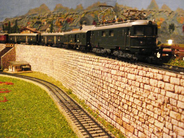 On continue avec la trilogie des locomotives suisses + la E 6302 brune de la DB (explication dans le chapitre d'introduction "Les preuves de ce Mrklin...")