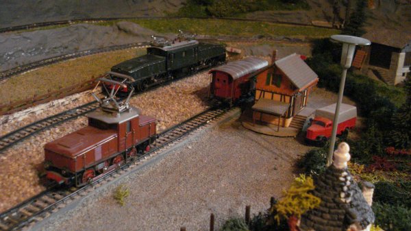 On continue avec la trilogie des locomotives suisses + la E 6302 brune de la DB (explication dans le chapitre d'introduction "Les preuves de ce Mrklin...")