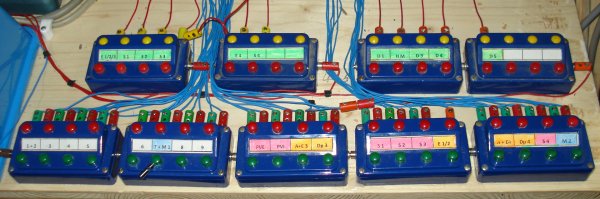 Quelques vues de l'impressionnante technologie lectromcanique de Mrklin (jusque vers les annes 1970 et demeure encore ingale au XXI me sicle), tout particulirement au niveau de sa robustesse et de sa fiabilit  toutes preuves !