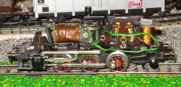 Quelques vues de l'impressionnante technologie lectromcanique de Mrklin (jusque vers les annes 1970 et demeure encore ingale au XXI me sicle), tout particulirement au niveau de sa robustesse et de sa fiabilit  toutes preuves !