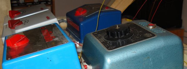 Quelques vues de l'impressionnante technologie lectromcanique de Mrklin (jusque vers les annes 1970 et demeure encore ingale au XXI me sicle), tout particulirement au niveau de sa robustesse et de sa fiabilit  toutes preuves !