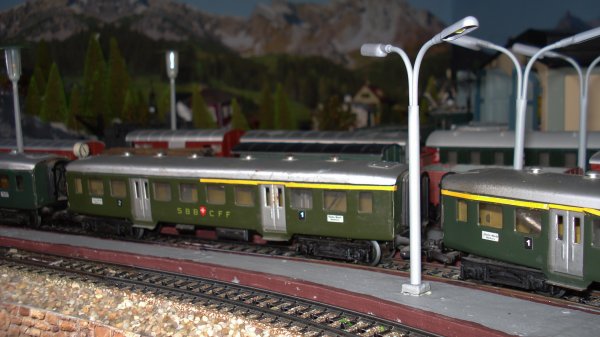 Trois photographies relles et quatre photographies modles - Comparez les ambiances au niveau de ces voitures lgres CFF (SBB-Leichtstahlwagen) !