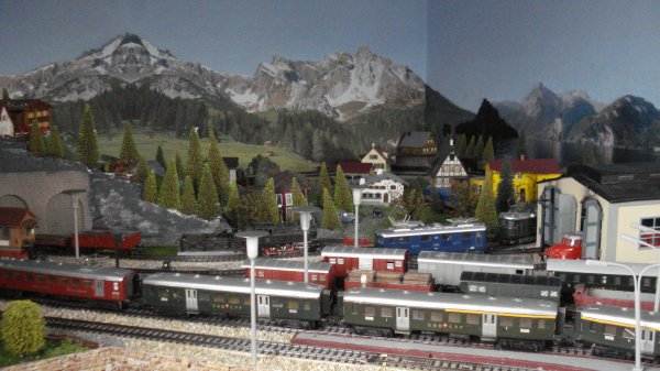 Trois photographies relles et quatre photographies modles - Comparez les ambiances au niveau de ces voitures lgres CFF (SBB-Leichtstahlwagen) !