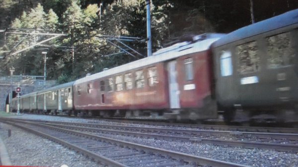 Trois photographies relles et quatre photographies modles - Comparez les ambiances au niveau de ces voitures lgres CFF (SBB-Leichtstahlwagen) !