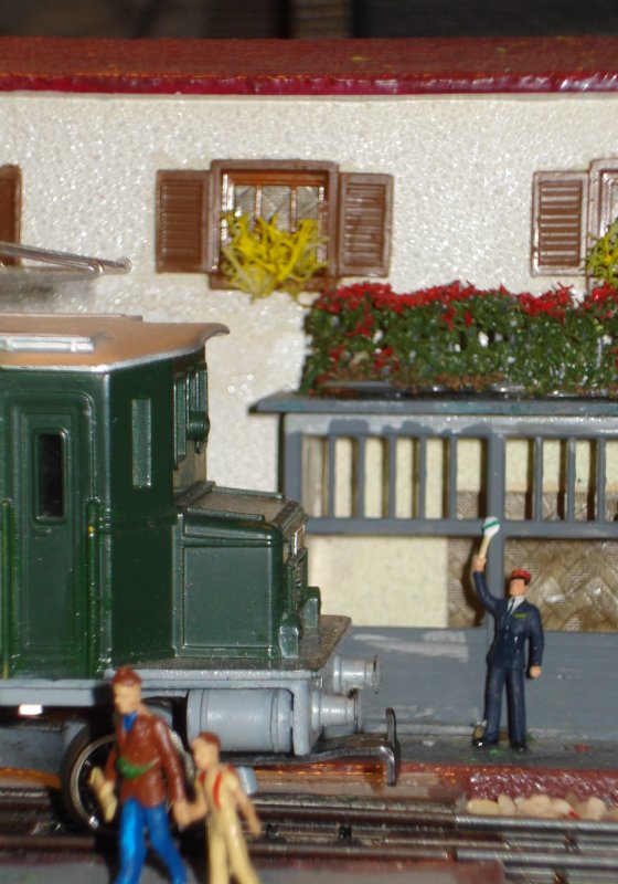 Ambiances en gare de voyageurs, bagages, marchandises et cheminots