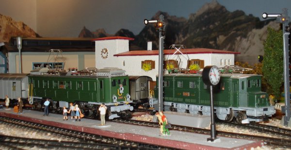 Ambiances en gare de voyageurs, bagages, marchandises et cheminots