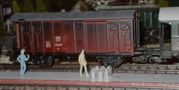 Ambiances en gare de voyageurs, bagages, marchandises et cheminots