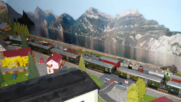 Trains directs lgers suisses du "Chemin de Fer-Muse du Cabanon"