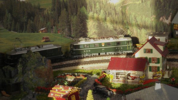 Qu'y a-t-il de plus saisissant, voire mme mlancolique, qu'un chemin de fer modle d'intrieur clair avec la lumire naturelle extrieure, tout particulirement avec celle du soir ?