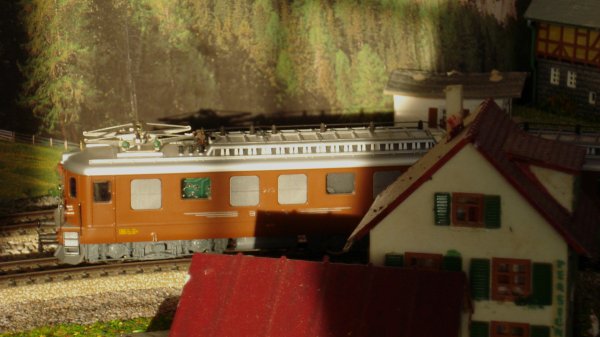 Qu'y a-t-il de plus saisissant, voire mme mlancolique, qu'un chemin de fer modle d'intrieur clair avec la lumire naturelle extrieure, tout particulirement avec celle du soir ?