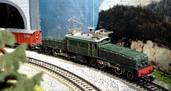 Qu'y a-t-il de plus beau et de plus authentique qu'un chemin de fer modle clair par la lumire naturelle ?