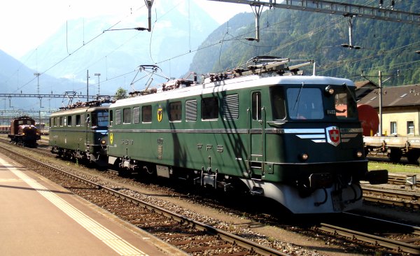 Erstfeld, le 06.06.2013 - 60 Ans Ae 6/6 11402 et nouvelle peinture Ae 6/6 11411... et bien videmment l'incontournable "Crocodile" !