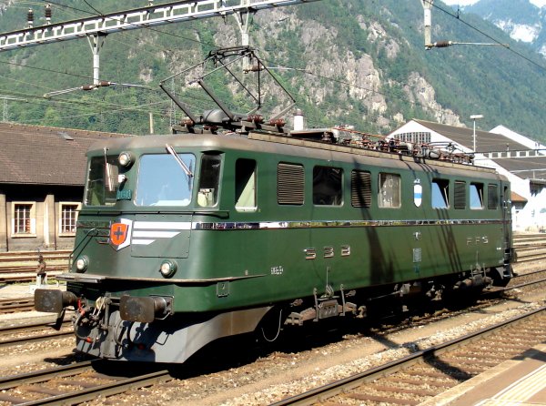 Erstfeld, le 06.06.2013 - 60 Ans Ae 6/6 11402 et nouvelle peinture Ae 6/6 11411... et bien videmment l'incontournable "Crocodile" !