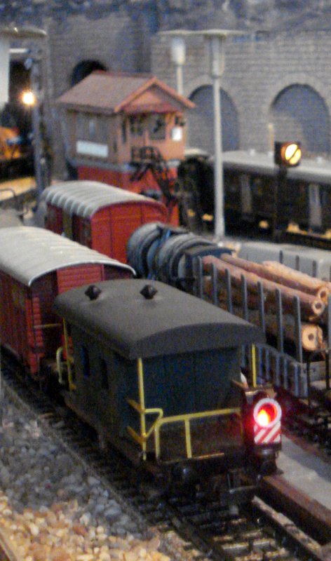 Règles de base, affichées dans l'ordre chronologique de la desservance des branchements et des signaux de gare et de la pleine voie, ainsi que relatives à l'importance de la présence du signal de queue sur les trains