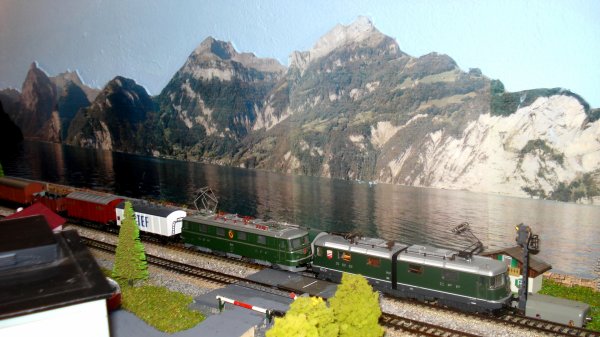 Les locomotives Ae 6/6 11414 (3050) de Märklin