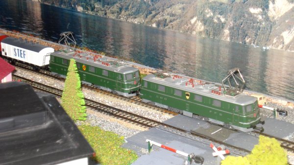 Les locomotives Ae 6/6 11414 (3050) de Märklin