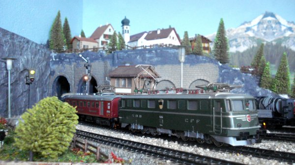 Les locomotives Ae 6/6 11414 (3050) de Märklin