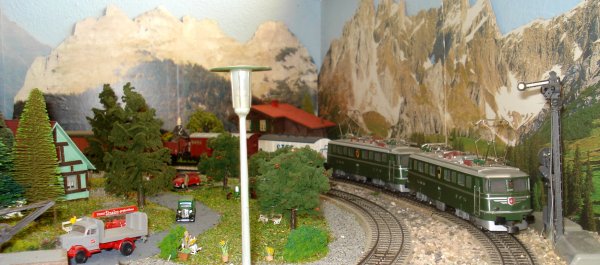 Les locomotives Ae 6/6 11414 (3050) de Märklin