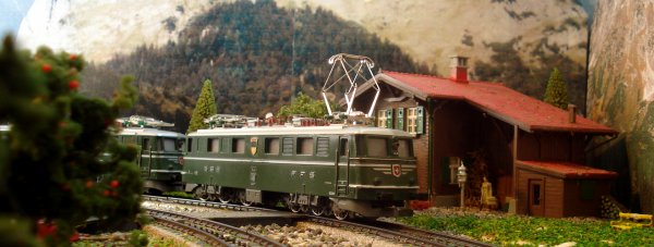 La maisonnette de garde-voie a enfin reu sa cloche "PLM"