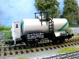 Voici les anciens wagons-citernes (et un couvert) italiens en images (wagons modles)