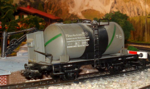 Voici les anciens wagons-citernes (et un couvert) italiens en images (wagons modles)