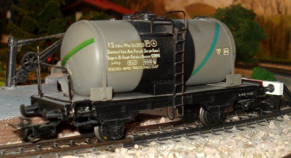 Voici les anciens wagons-citernes (et un couvert) italiens en images (wagons modles)