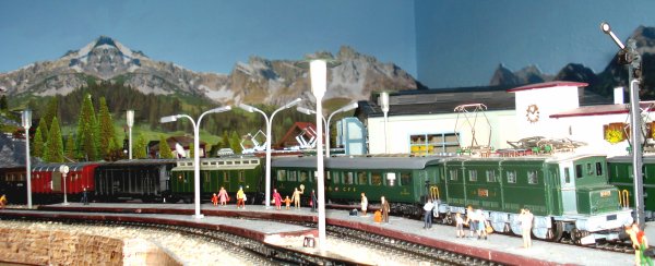 Le train de marchandises avec service voyageurs en images