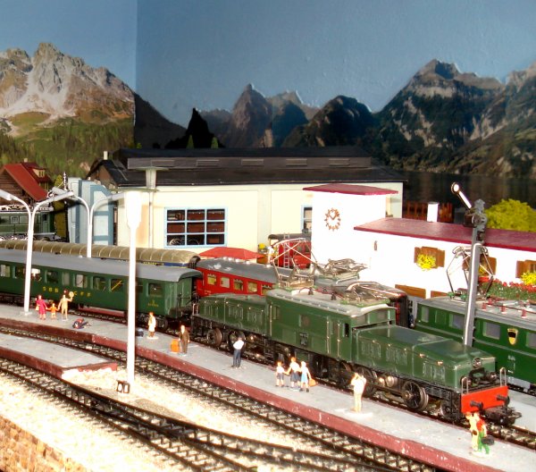 Le train de marchandises avec service voyageurs en images