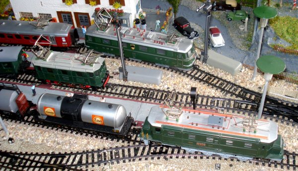 Le train de marchandises avec service voyageurs en images