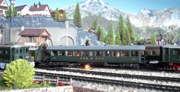 Le train de marchandises avec service voyageurs en images