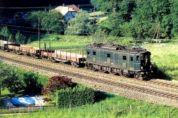 Anciens vhicules-moteurs dans leur vie de tous les jours (premire partie) 