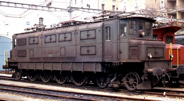 Anciens vhicules-moteurs dans leur vie de tous les jours (premire partie) 