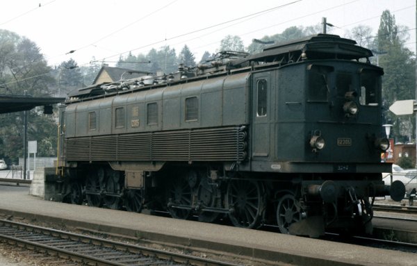 Anciens vhicules-moteurs dans leur vie de tous les jours (premire partie) 