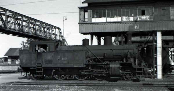 Anciens vhicules-moteurs dans leur vie de tous les jours (premire partie) 