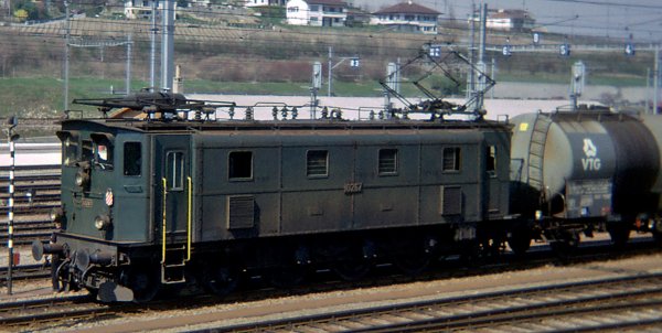 Anciens vhicules-moteurs dans leur vie de tous les jours (deuxime partie)