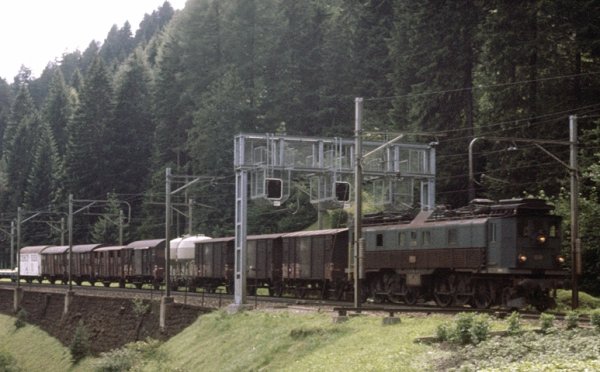 Anciens vhicules-moteurs dans leur vie de tous les jours (deuxime partie)