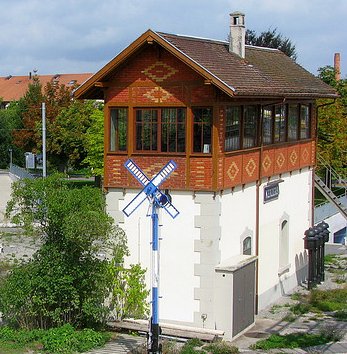 ... puis des postes d'aiguillages et de leurs divers appareils de commande, ainsi que d'autre signaux et ambiances irremplaçables !