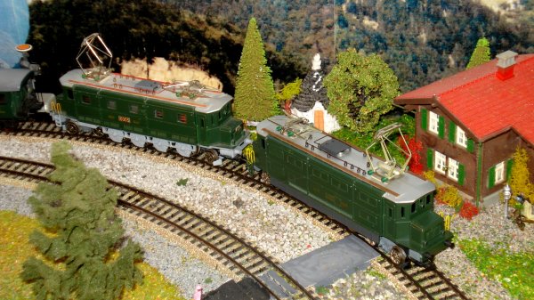 Enfin un couple d'Ae 4/7 vertes au "Chemin de Fer-Muse du Cabanon"