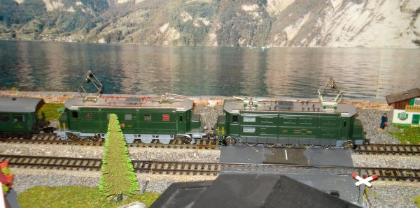 Enfin un couple d'Ae 4/7 vertes au "Chemin de Fer-Muse du Cabanon"