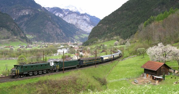 Enfin un couple d'Ae 4/7 vertes au "Chemin de Fer-Muse du Cabanon"