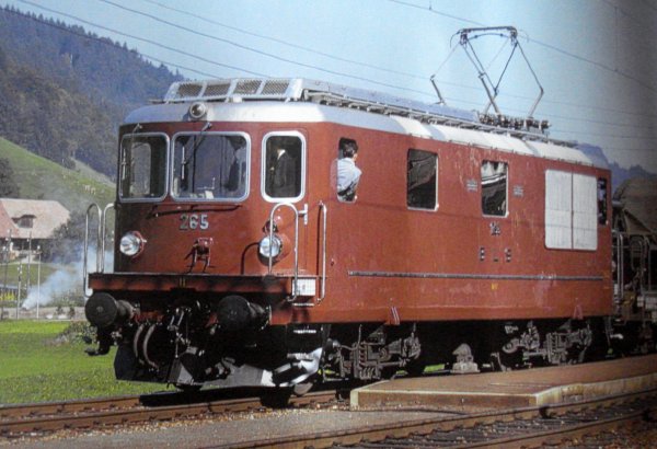 Les locomotives CFF HAG HO Re 4/4 II 11207 et 11107, ainsi que BLS Ae 4/4 II 261, redsigne par Re 4/4 161 - Premire partie (la ralit)