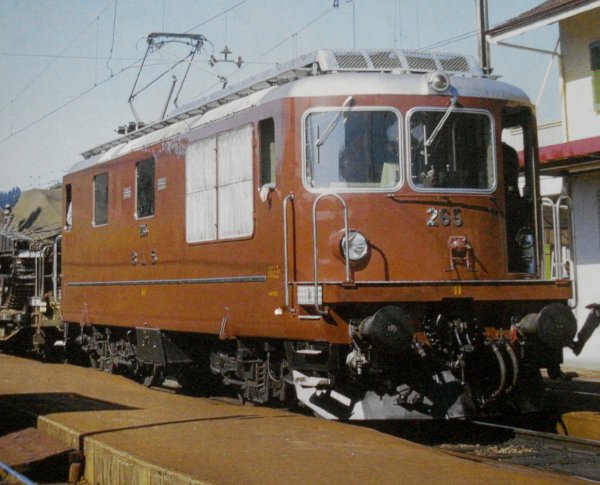 Les locomotives CFF HAG HO Re 4/4 II 11207 et 11107, ainsi que BLS Ae 4/4 II 261, redsigne par Re 4/4 161 - Premire partie (la ralit)